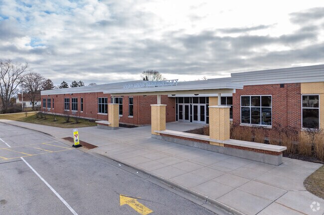 The entry to Dunwiddie Elementary School in Port  Washington.
