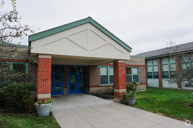 Mary E Finn School provides education in the neighborhood of 
Southborough.