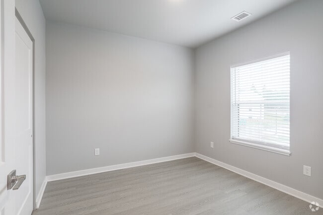 Oak Shore Commons, Williamsburg, MI 49690 - photo 5