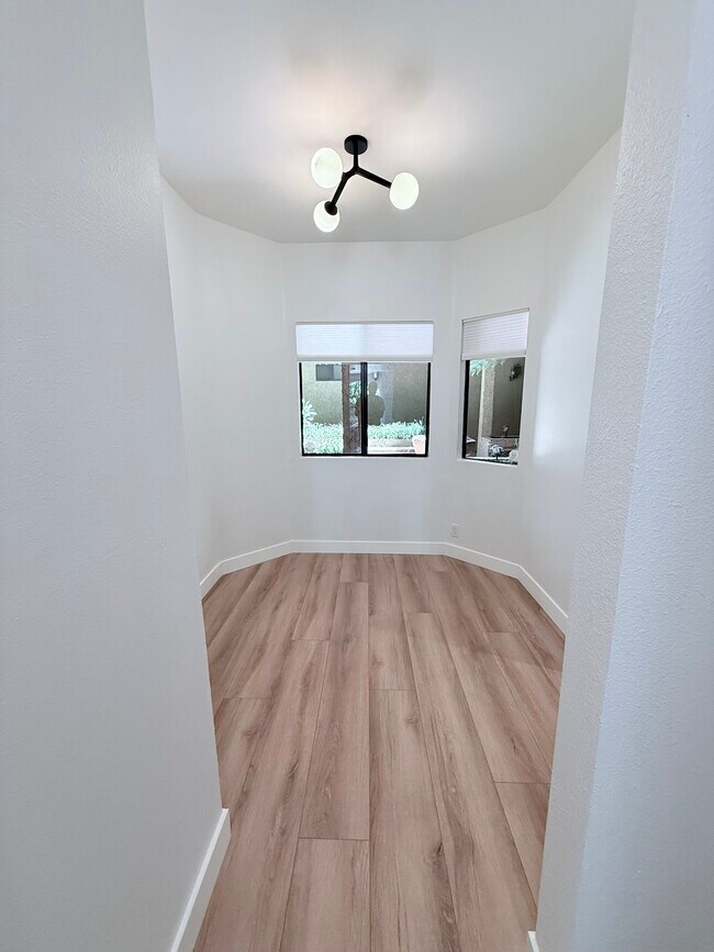 14572 Dickens St unit 105, Sherman Oaks, CA 91403 - photo 5