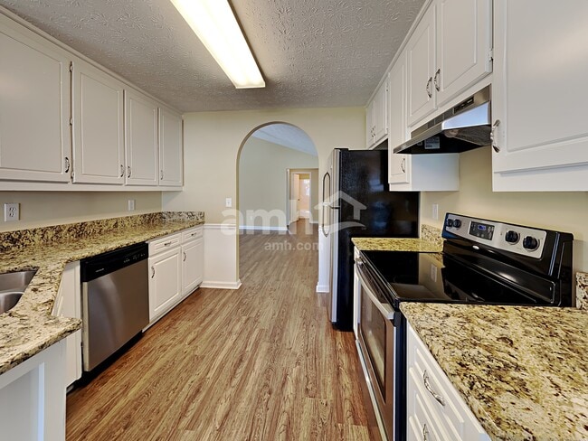 4410 Brookridge Dr, Loganville, GA 30052 - photo 4