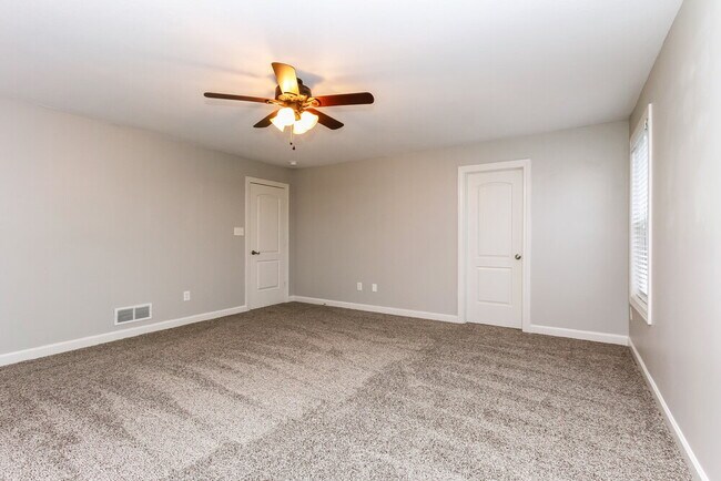 9718 Rhodes Ln, Avon, IN 46123 - photo 6