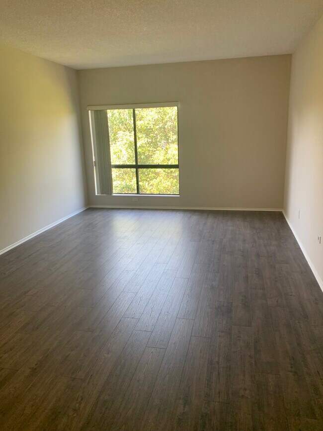 19029 Nordhoff St unit 308, Northridge, CA 91324 - photo 7