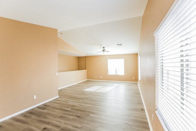 12927 W Peppertree Ln, Glendale, AZ 85307 - photo 7