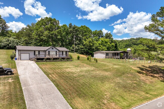 Manufactured homes sit in the quiet countryside of Paulette.