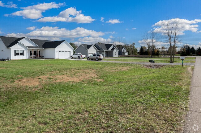 A row of homes in the new North Branch Deerfield Estates.