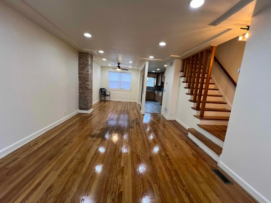 7250 S Euclid Ave, Chicago, IL 60649 - photo 1