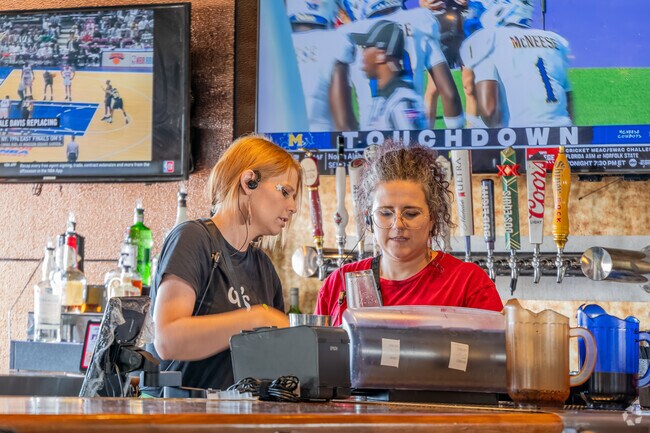 Residents of Brockland South can go to Chili's Grill & Bar to enjoy American-style food.