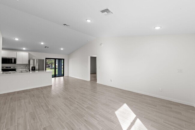 530 Chiquita Blvd N unit 38409676, Cape Coral, FL 33993 - photo 5