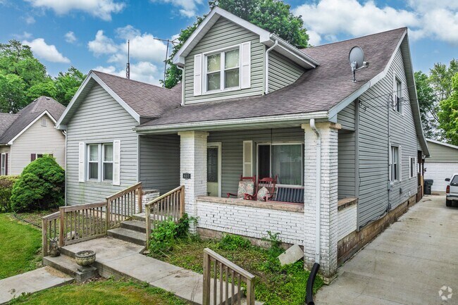 Bungalows in Oakville are a common sight.