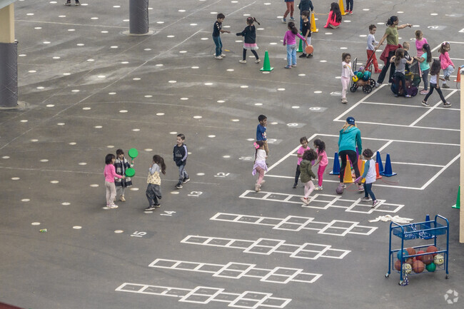 Fullerton's Rolling Hills Elementary has a B+ score on Niche.