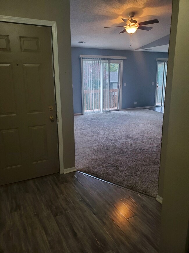 340 Woodridge Cir Unit E, South Elgin, IL 60177