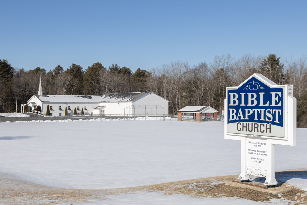 Wiscasset Christian Academy provides an education with a Christian upbringing.