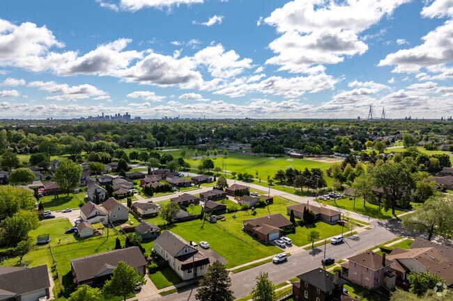 Residents of CRSD enjoy living in close proximity to Downtown Detroit and the Canadian border.