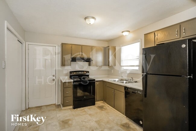 5717 Simmul Ln, Indianapolis, IN 46221 - photo 6