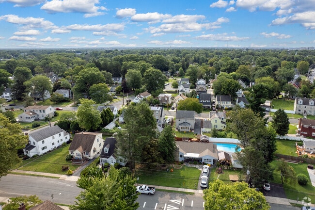 With its tree-lined sidewalks and natural beauty, Glendale radiates charm and invites neighbors to enjoy the outdoors together.