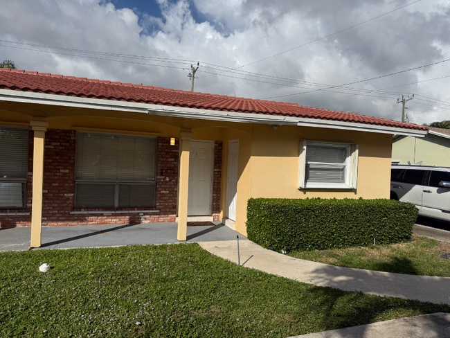 2419 NE 2nd Ave, Boca Raton, FL 33431 - photo 2