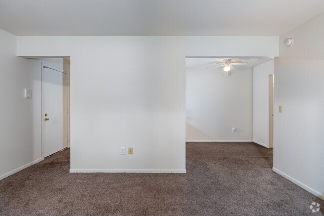 1BR, 1BA - 500SF - Living Room