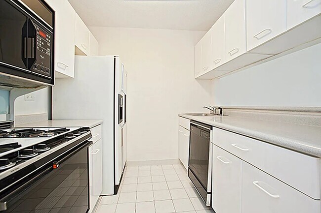 2 S End Ave unit 2L, New York, NY 10280 - photo 6