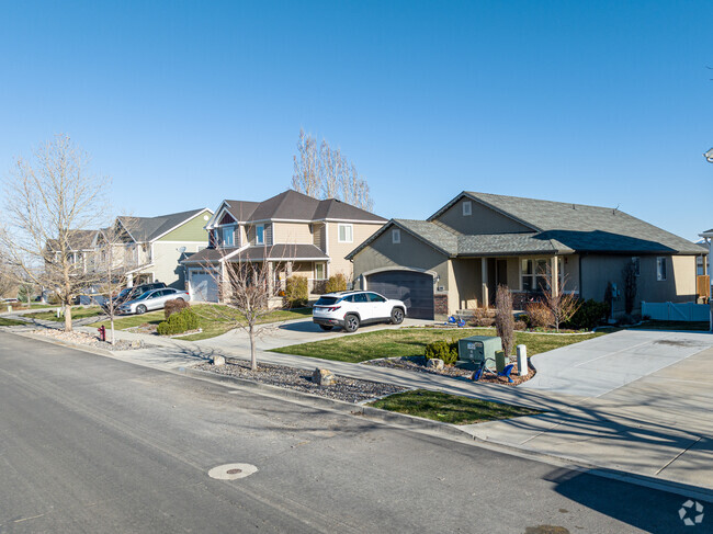 Evergreen homes often have smaller front yards.
