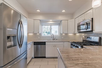 851 Cypress Ave Unit A, Hermosa Beach, CA 90254