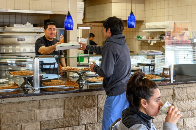 Residents of Pines Lake love Primo Pizza for its fresh ingredients and cozy neighborhood vibe.