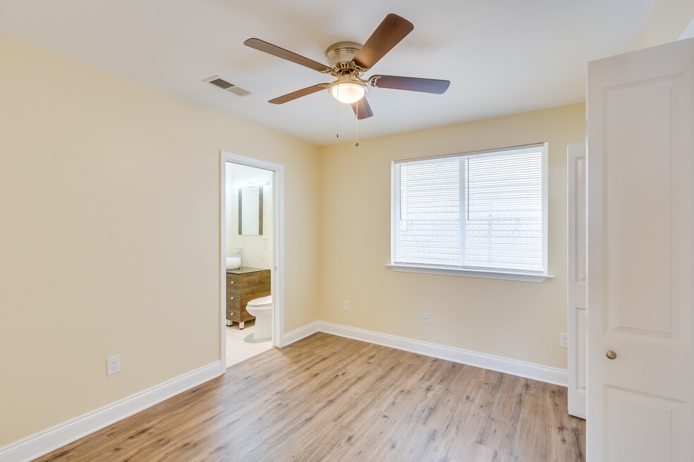 Main Bedroom w/ bathroom access