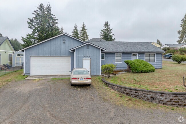 Raised ranch style homes are common in the Pixie Park area.