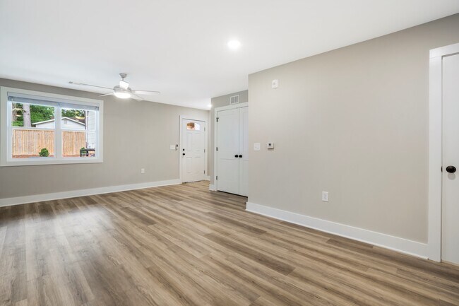 303 Linwood St unit 303, Apex, NC 27502 - photo 3