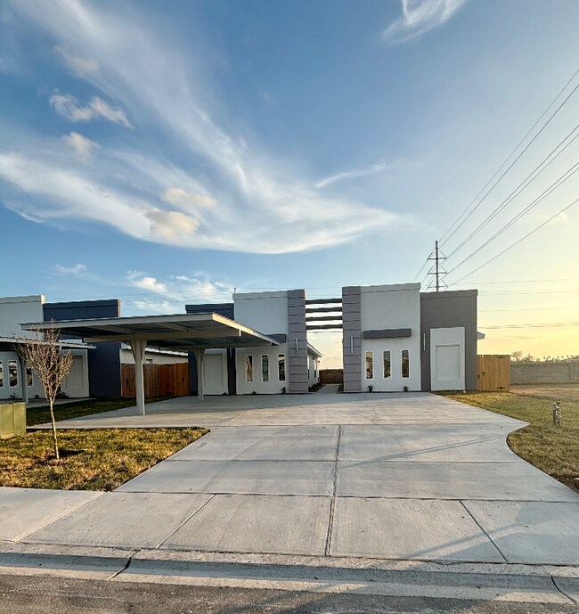 3012 West Dr unit 2, Edinburg, TX 78541 - photo 2