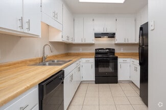 2840 Rose Hill Dr, Tifton, GA 31794