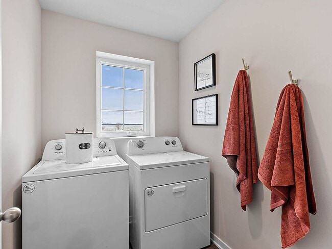 927 Maywood Ln, Walnut, IA 50263 - photo 3