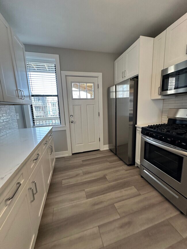 3943 N Janssen Ave unit 1, Chicago, IL 60613 - photo 5