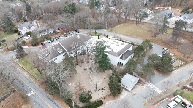 The Applewild School is a co-ed, day and boarding school serving PreK-8 in Outer Fitchburg, MA.