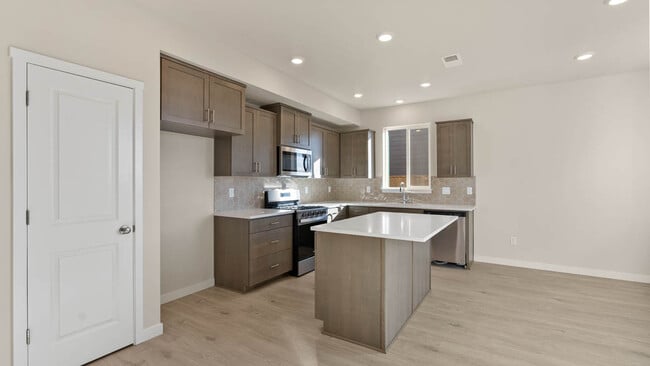 21624 SE Fuji Dr, Bend, OR 97702 - photo 7