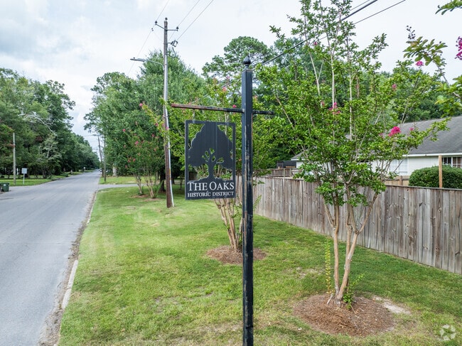 The Oaks is a historic neighborhood located in Hattiesburg.
