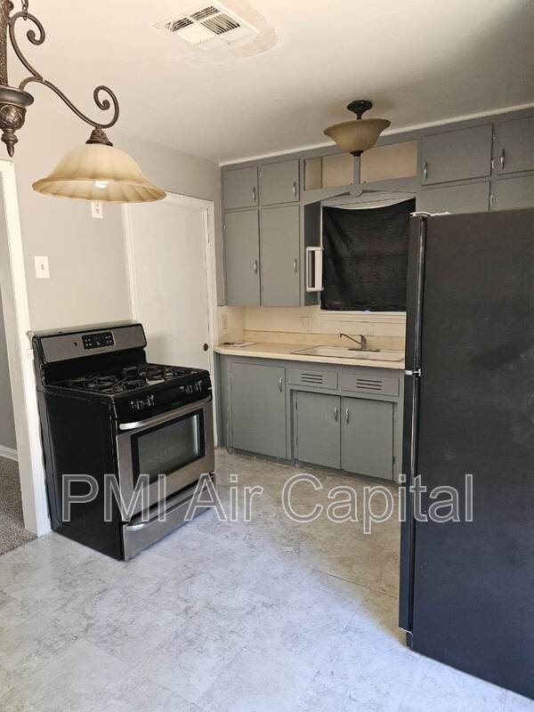 812 N Estelle St, Wichita, KS 67214 - photo 4