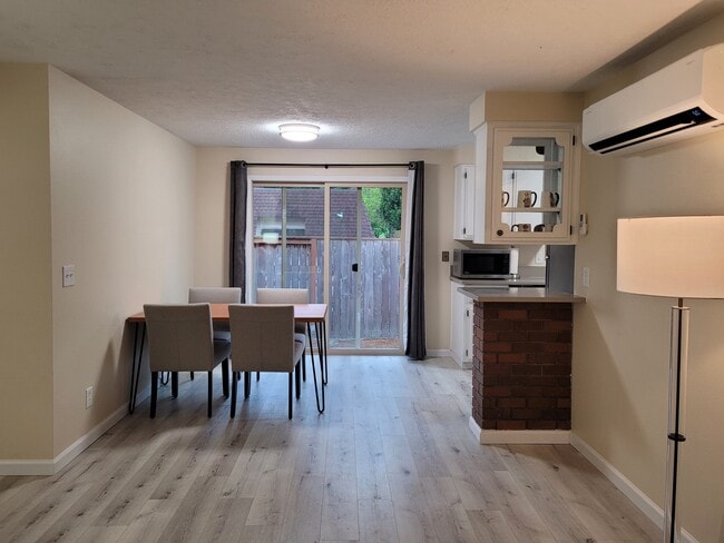 1518 7th St NW, Salem, OR 97304 - photo 3