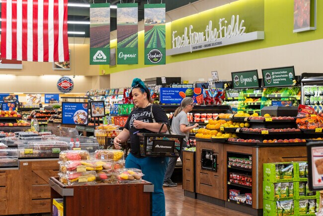 Experience friendly service while shopping at Albertsons in Lake View District.