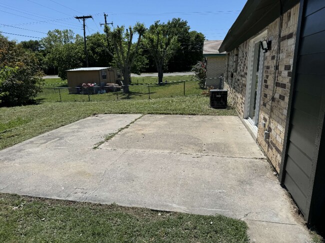 2009 Pleasant Ln, Copperas Cove, TX 76522 - photo 4