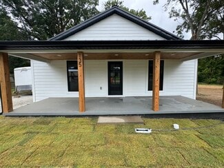 135 W Third St, Henderson, TN 38340