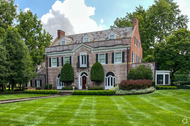 Large colonial style homes can be found throughout Olde Towne East.