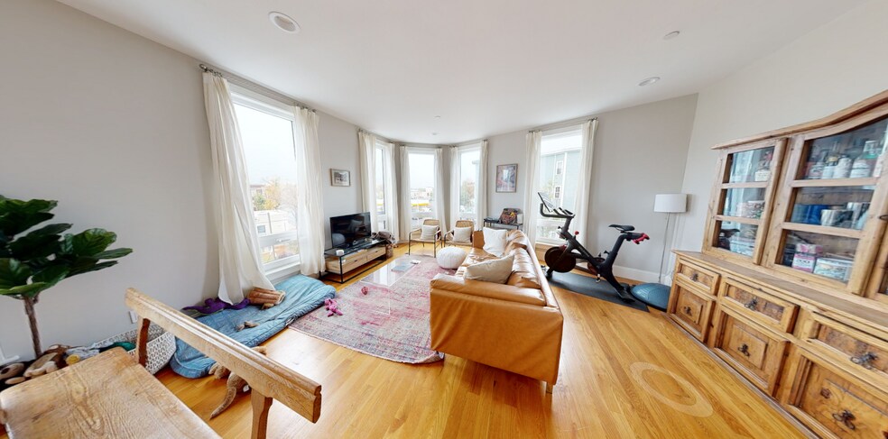 112 Hampshire St unit 3B, Cambridge, MA 02139 - photo 1