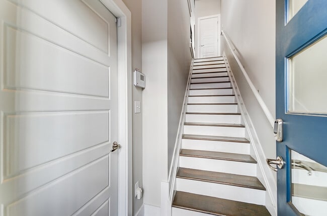 330 Helix Way, Charlotte, NC 28203 - photo 2