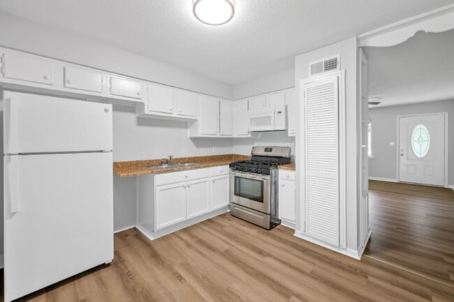 1208 Gadd Rd, Hixson, TN 37343 - photo 3