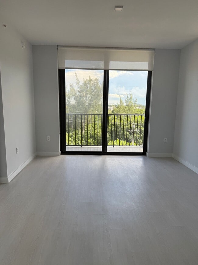 107 SE 2nd Ct unit B1, Dania, FL 33004 - photo 2