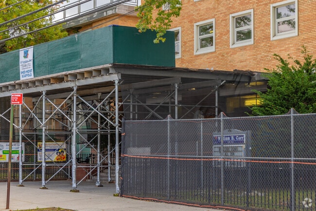 JHS 194 William Carr has a student-teacher ratio of 14 to 1.