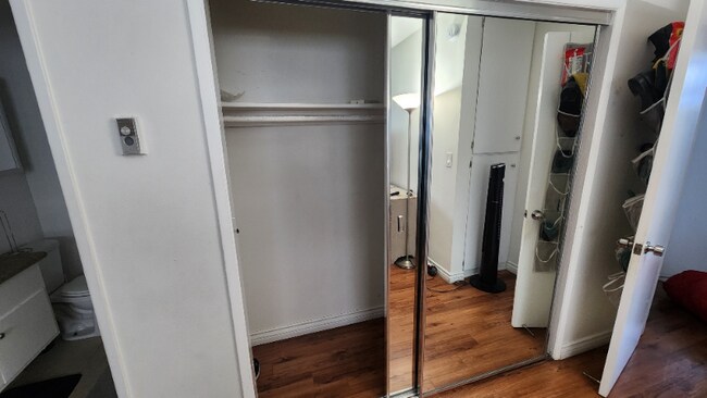 Burton Almont, Los Angeles, CA 90048 - photo 4