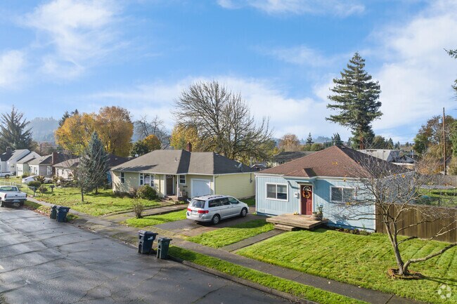 Single story homes are a major home layout in Midtown Springfield.