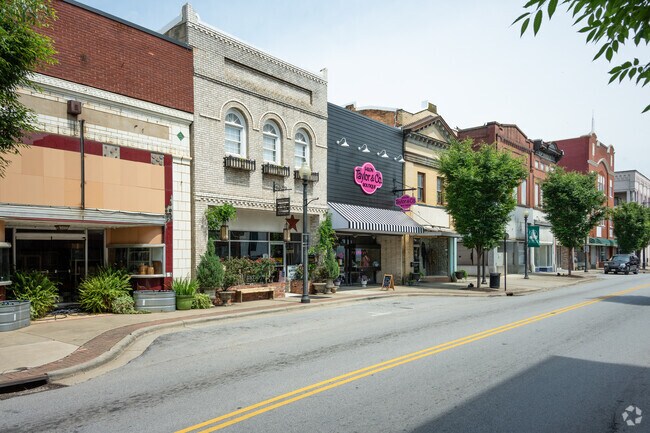 Many businesses in Gaffney have beautiful landscaping.